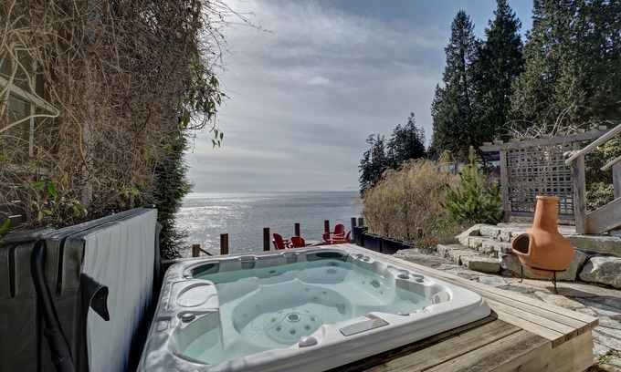 Gibsons House | Lower Gibsons Beachfront Ocean 3 Br Home,- Hot tub, Fire Bowln Walk to Town