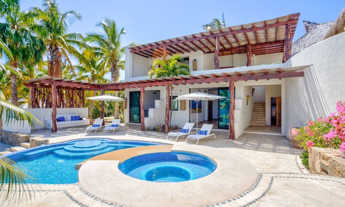 La Paz Apartment | Lower Palmilla: Oceanfront room with pivate pool and jacuzzi