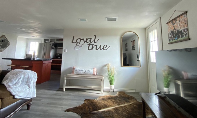 Stillwater House | Loyal and True with a Ranch View! Sleeps 6, 8 min from campus