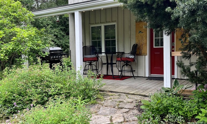 Prince Edward Apartment | Loyalist Bird House (park pass & close to horse ranch)