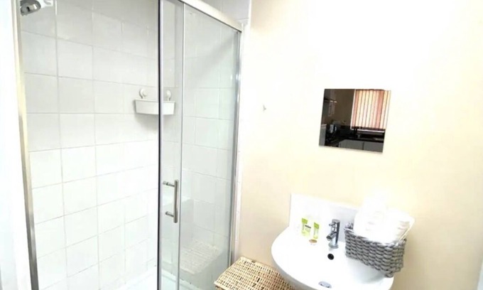 Luton Apartment | Lt Properties Luxury studio apartment Ground floor 1