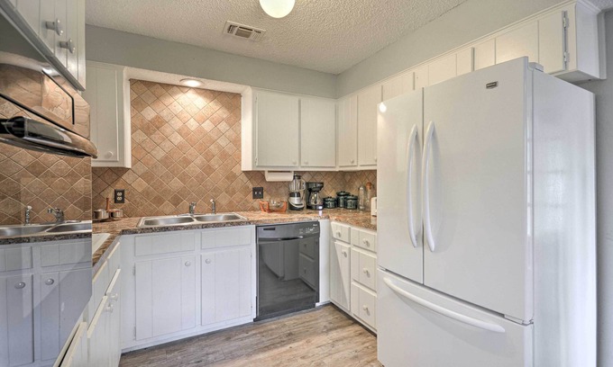 Heart of Lubbock Apartment | Lubbock Townhome w/Grill Near TTU & Downtown!