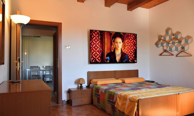 Santa Maria in Stelle Apartment | Luce e Fantasia a 3 minuti dalla spiaggia. Con TV 70" e Aria Condizionata!