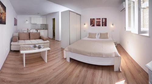 Old Town Apartment | Luce