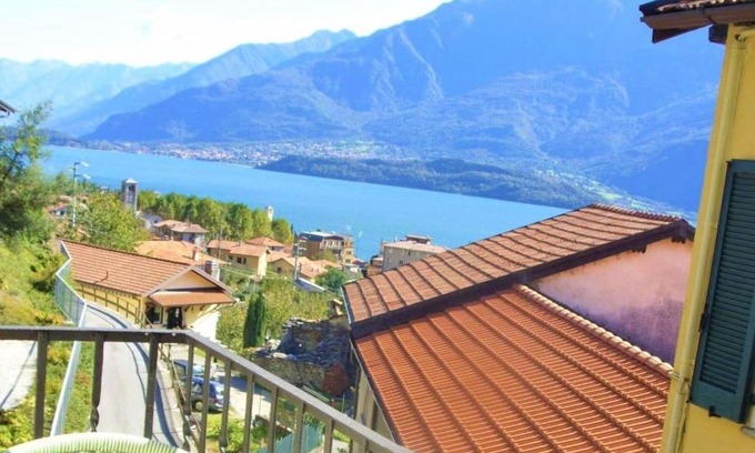 Consiglio di Rumo Apartment | Luci Balkon-Ferienwohnung (EG)