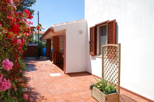 Porto Pino House | Lucia Holiday House Porto Pino