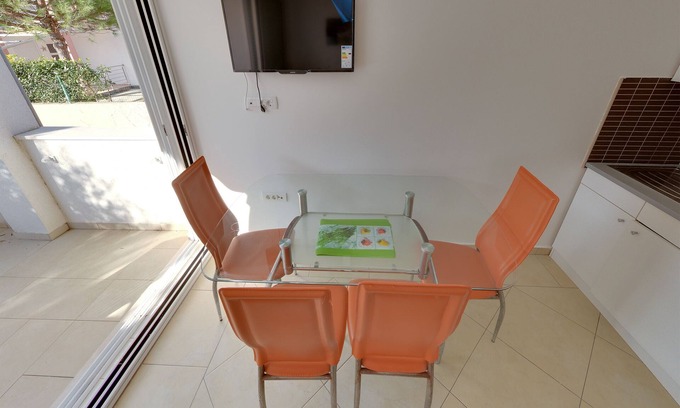 Turanj Apartment | Lucia & Laura Apartments by the sea - TURANJ Apartman 2