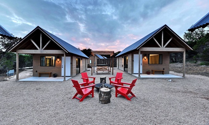 Dripping Springs Hotel | Lucky Arrow Retreat - Dripping Springs