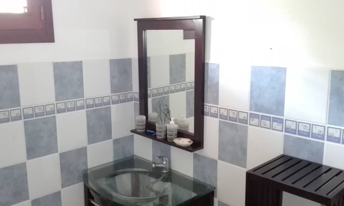 Rifflet House | Ludade: F2 between Deshaies and Grand Anse