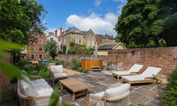 Ludwel House | Ludlow Townhouse
