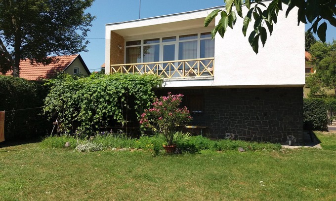 Badacsonytomaj Apartment | Lugas Panorama 3-bedroom apartment in charming Badacsonytomaj with AC, WiFi