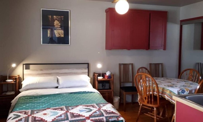 Okanagan-Similkameen Apartment | Luisa's Guest Suite, a little penthouse & deck on a 1921 building. Pet friendly.