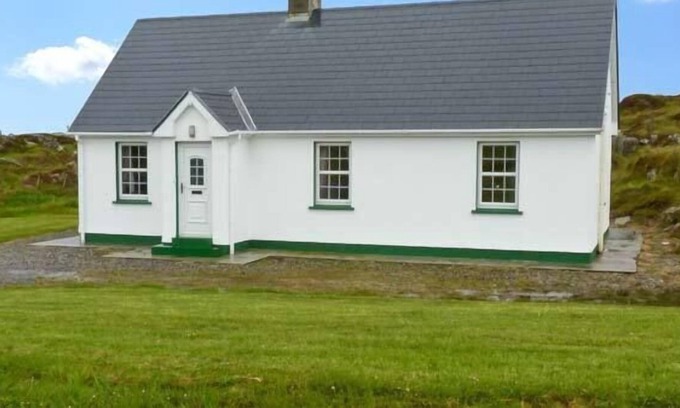 Kincasslagh Cottage | LULLY MORE COTTAGE, pet friendly in Cruit Island, County Donegal