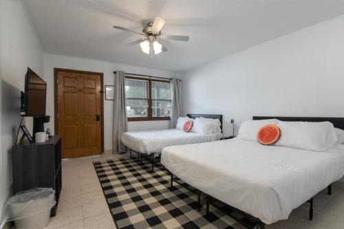 Balsam Lake Apartment | Lumber Jill Lodge 16 Two Queen Room