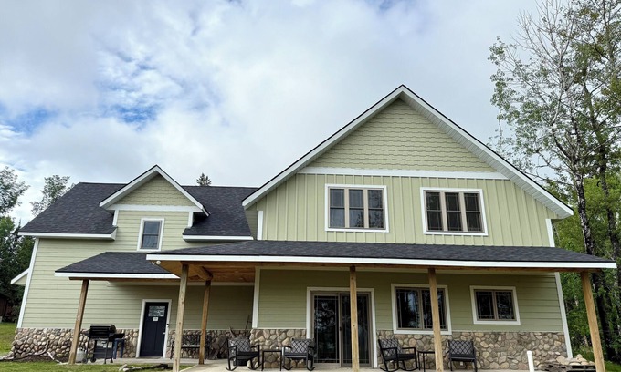 Crane Lake Cabin | Lumberjack Lodge - Modern waterfront home with breathtaking Crane Lake sunsets