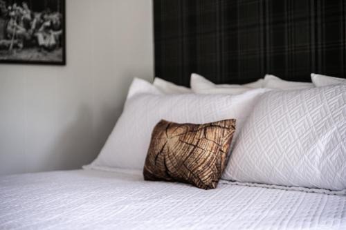 Balsam Lake Apartment | Lumberjill Lodge 11 King Room