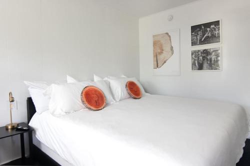 Balsam Lake Apartment | Lumberjill Lodge 12 King Room