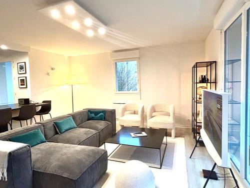 Chartres-de-Bretagne Apartment | LUMIERE- Appartement Design et Élégant
