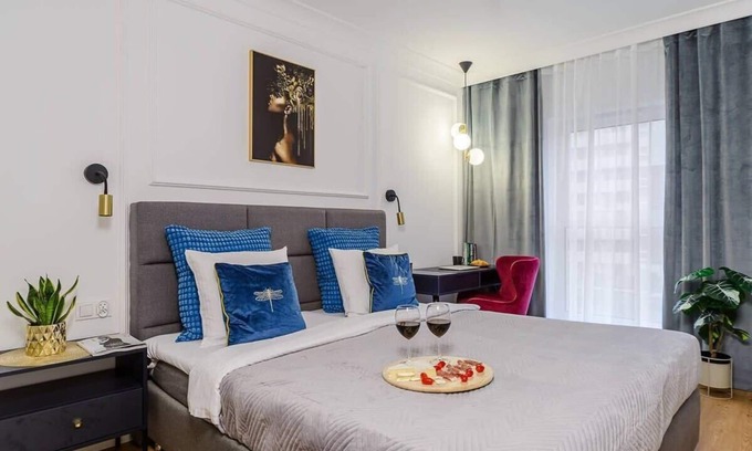 Lodz Apartment | Lumina apart near the Cinematography Museum