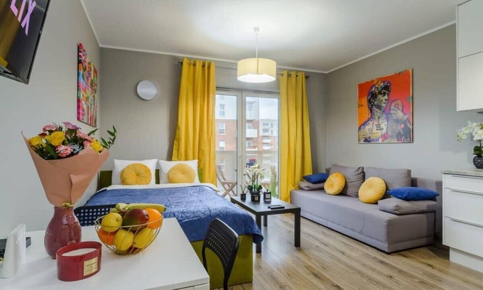 Lodz Apartment | Lumina modern studio with balcony