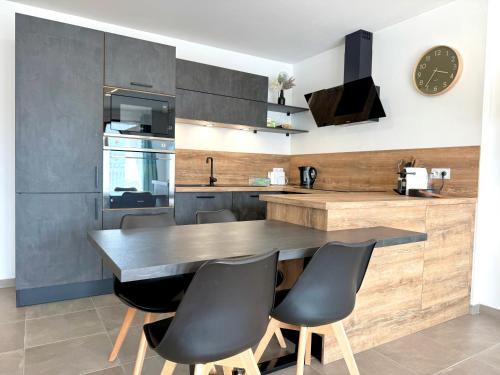 Villefranche-sur-Saone Apartment | Lumineux, Parking, Terrasse