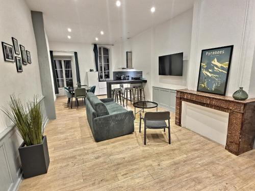 Bagneres-de-Bigorre Apartment | Lumineux T2, Spacieux, Hypercentre, Neuf, Wifi