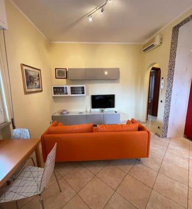 Lido di Camaiore House | Luminosa casa con posto auto in Versilia a 5 min dal mare