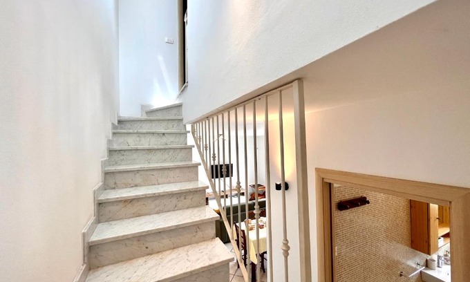 Avenza Apartment | Luminoso appartamento indipendente, al mare !