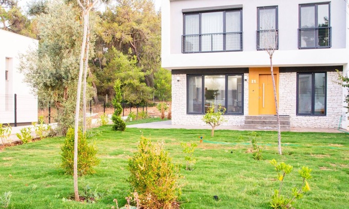 Milas House | Luminous House w Garden 5 min to Beach in Milas