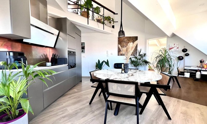 Jacht Apartment | Luminous Loft EU institution