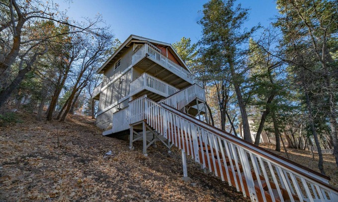 Upper Moonridge Cabin | Lunar Lodge