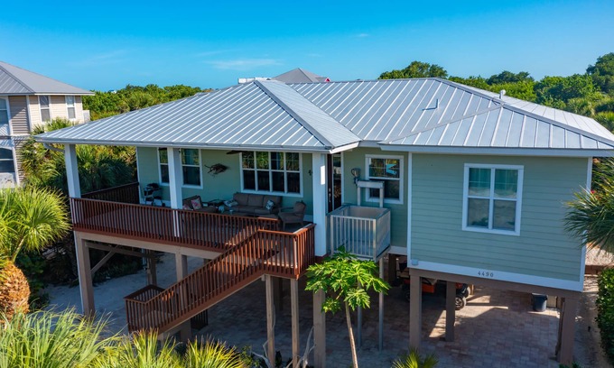 North Captiva House | LUNAR TIDES - 3 BR/2 BA - Your dream vacation spot! Private Pool - 1 Golf Cart