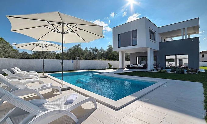 Stinjan House | Lungera by Interhome
