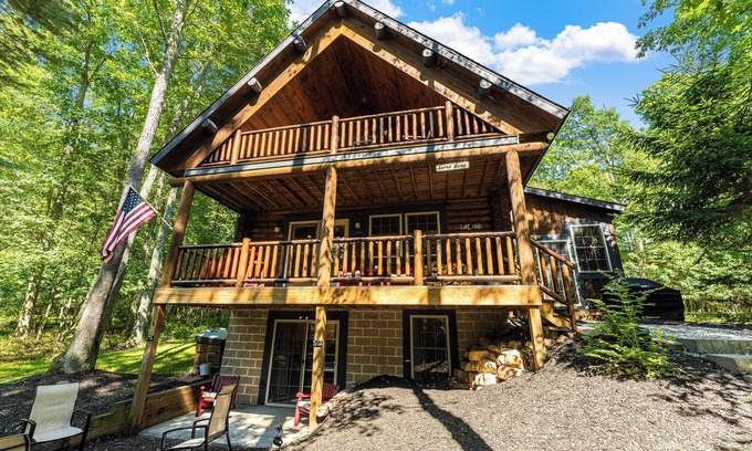 Thayerville Cabin | Lured Awayn3-bedroom cabin in delightful Oakland with AC, WiFi