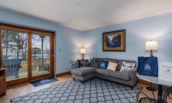 Big Cedars Apartment | Lured on the Lake Suite (LOL)