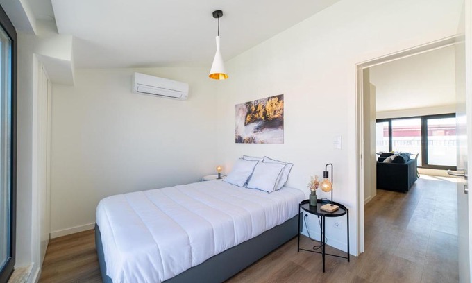 Santo Amaro Apartment | Lusíadas 53 5 D - Beautiful River View