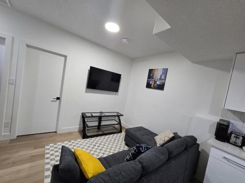 Northeast Edmonton Apartment | Lush 1 Bedroom house with WiFi in Edmonton
