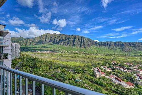 Makaha Apartment | Lush Condo with Community Pool, 1 Mi to Beach!