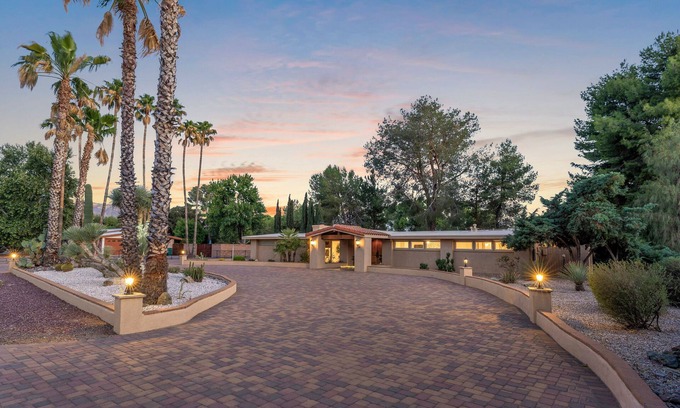 Forty Niners' Guest Ranch Estates House | Lush Desert Ranch Home On Golf Course With Shared Pool, Gym & Onsite Restaurant