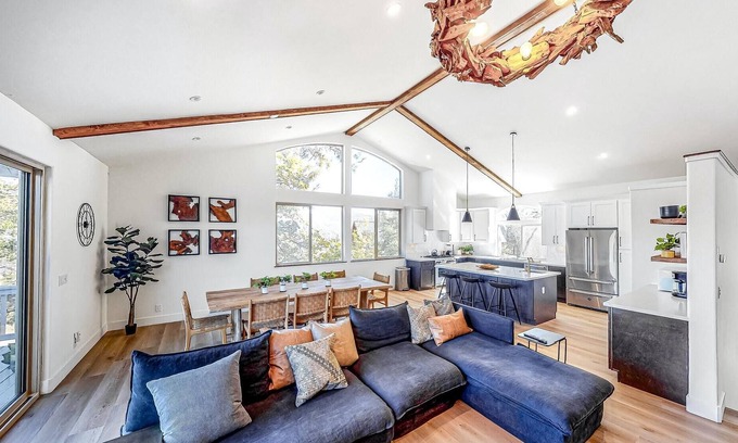 Big Bear Lake House | ✺Lush Lodge | Hot Tub | Big Bear Lake and Mountain View✺