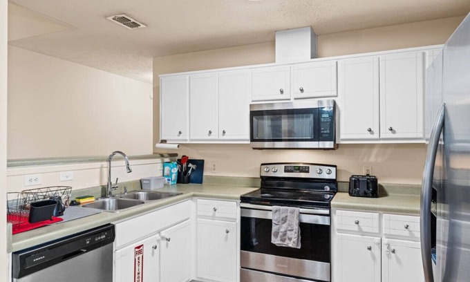 Springfield House | Lush Queen Bd-30Min To Beach 55"TV