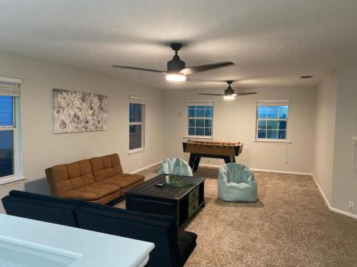 San Antonio Villa | Lush, spacious 5-bdr near attrns