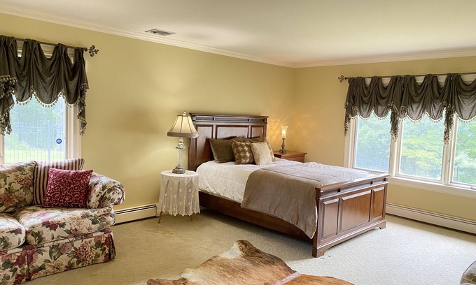 Middleville House | Lux 1 bedroom with private en-suite bathroom - Rm B