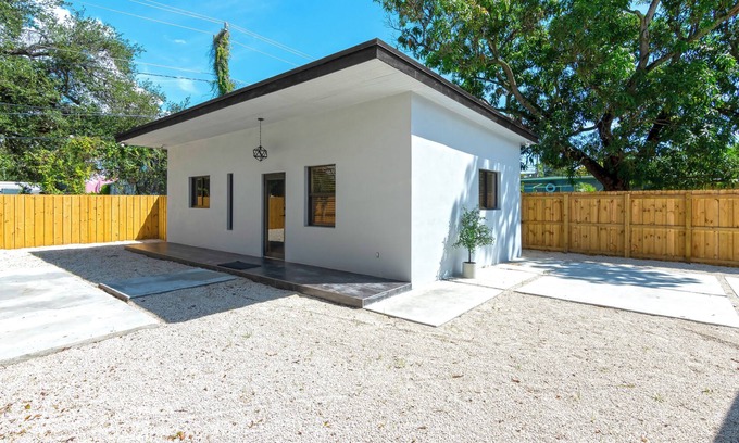 Buena Vista Apartment | Lux 2 Bed Apartment Close to Everything