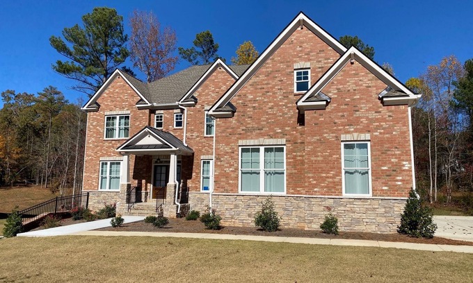 Douglasville House | Lux 3500 sq ft shared common area with 3-bedroom with smartkey deadbolt; desk