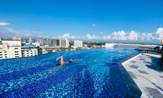 Chang Khlan Condo | Lux 3BRs Suite/Soft King BEDs+1 ｜Breathtaking Pool｜150m rooftop infinity pool