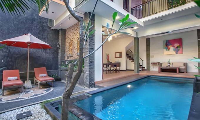 Batubelig Villa | LUX 5 Bedroom Villa with Jacuzzi & Karaoke Seminyak Area, Close to Amenities