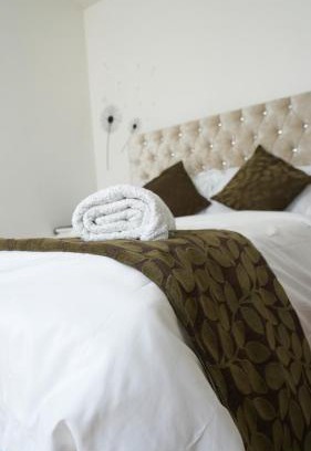 Tinsley Green Apartment | Lux Apartment in Gatwick