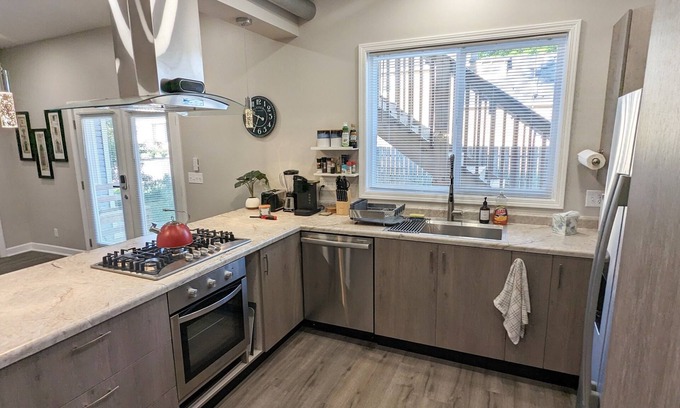 West Central Apartment | Lux Apt for 6 a Blk from Electric Works
