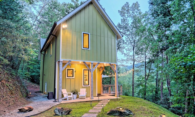Clayton Cabin | Lux Cabin- Hot Tub, Mtn Views, Mins to Clayton